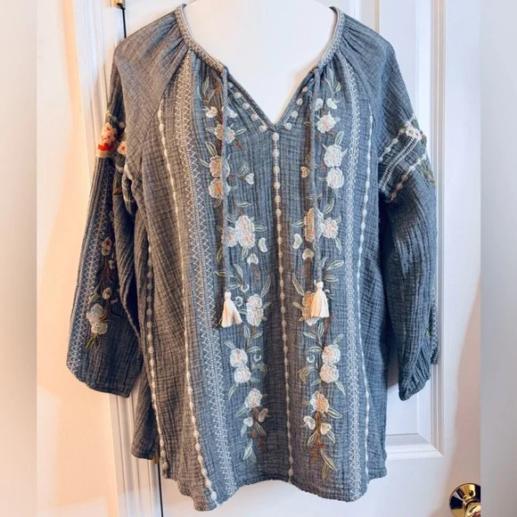 Johnny Was Workshop Gray Cream Embroidered Floral V-Neck Tunic Tassels medium - Picture 3 of 10